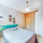 Nyaraló In *