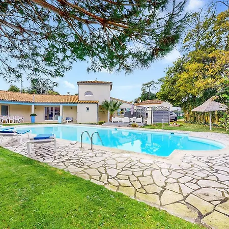 Feriehus Lovely In *